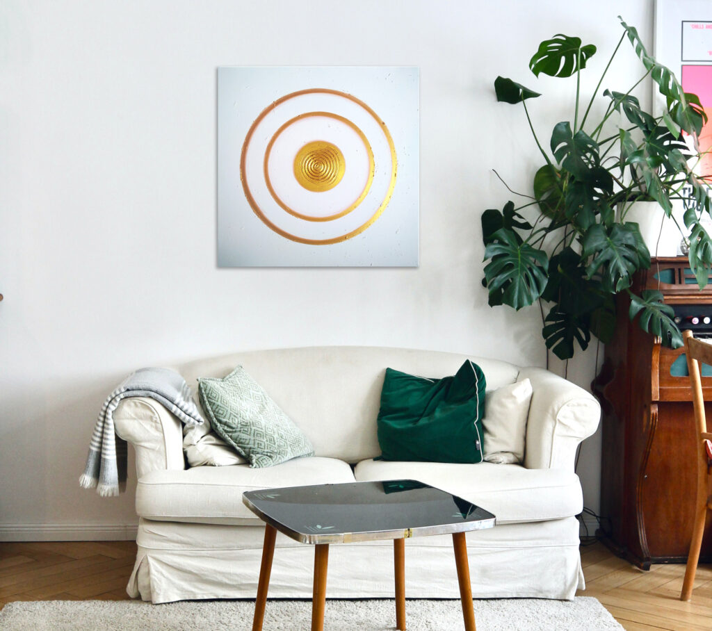 Weiß und Gold im Wohnzimmer